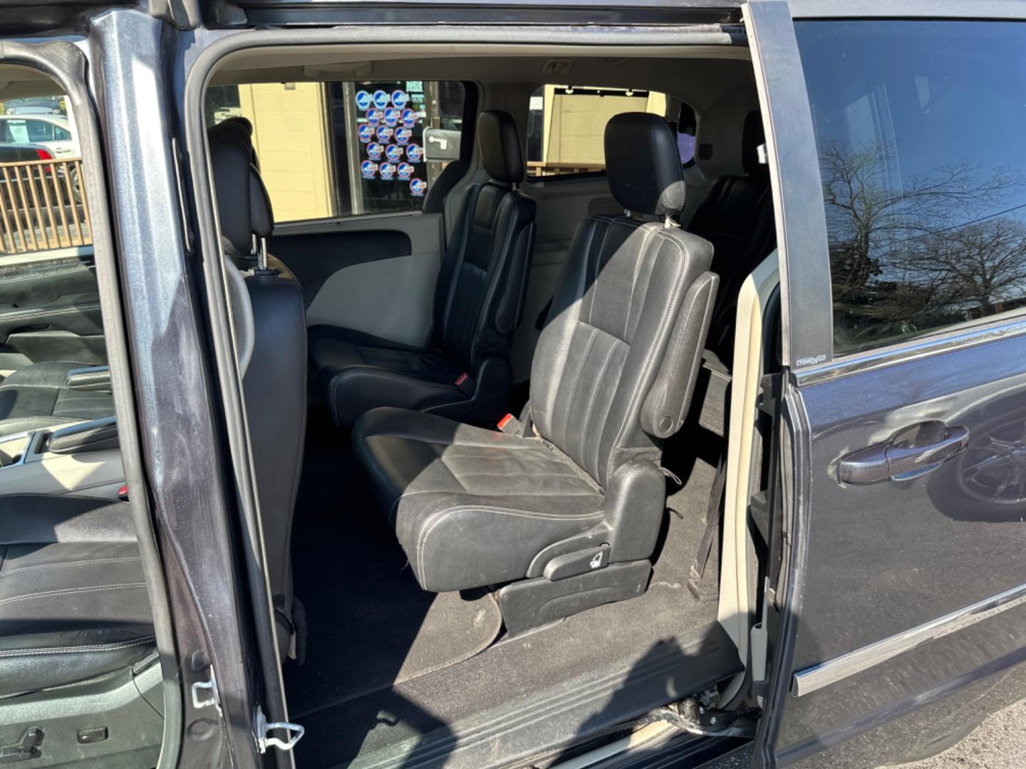 2014 Black Chrysler Town & Country (2C4RC1BG1ER) , located at 5700 Curlew Drive, Norfolk, VA, 23502, (757) 455-6330, 36.841885, -76.209412 - Photo#8